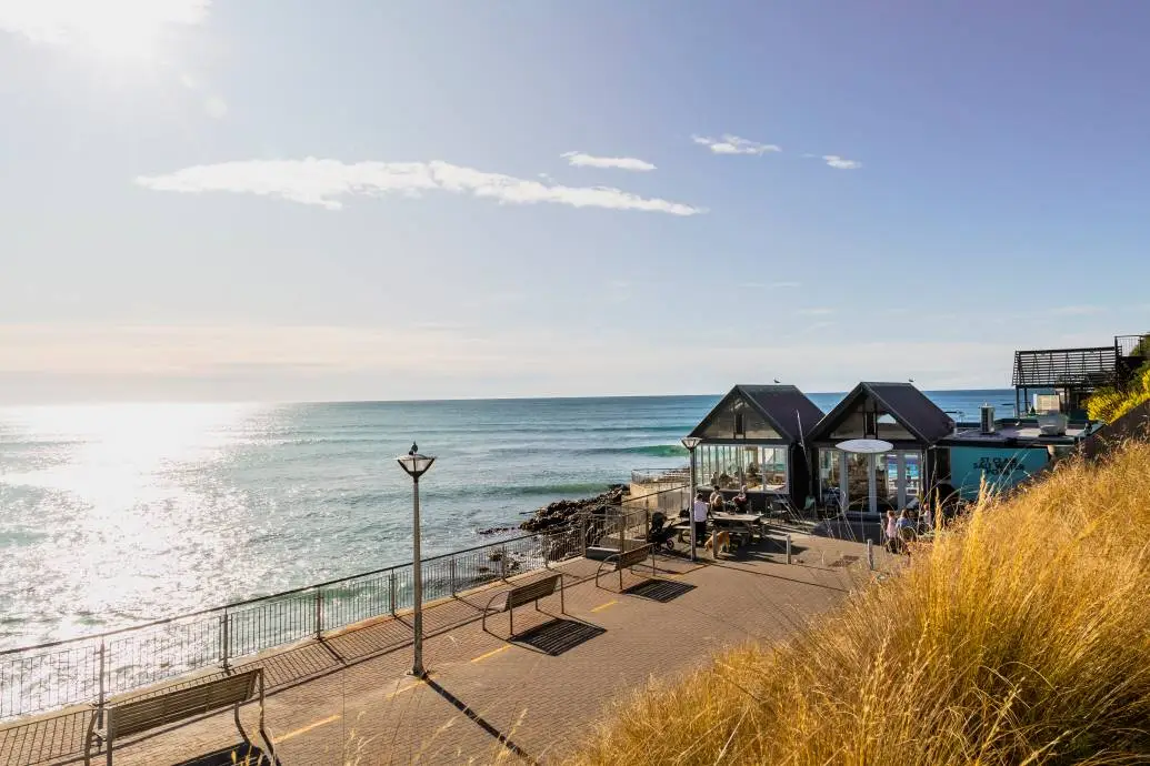 Long Dog Cafe next to the ocean.
